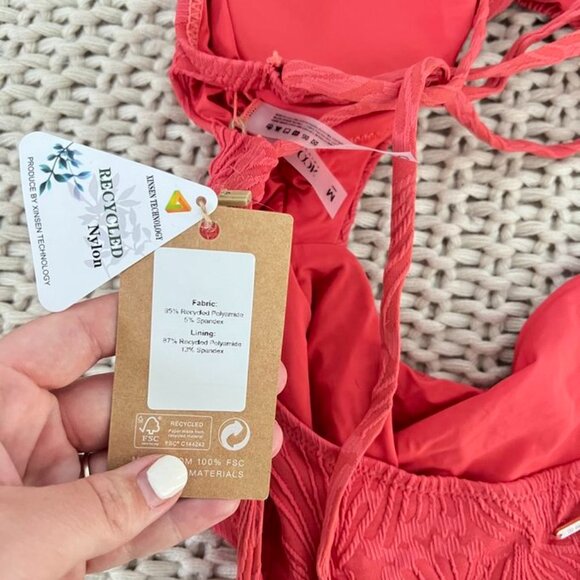 Berlook Red Pink Textured Seashell Cutout One Piece Swim Size M NWT - Picture 6 of 7